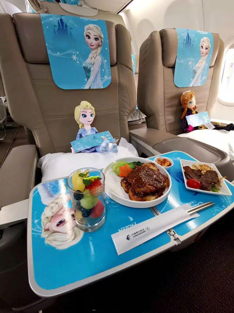 《Frozen》主題彩繪飛機!與乘客展開冰雪之旅! - hmitalk.com 《Frozen》主題彩繪飛機!與乘客展開冰雪之旅! - hmitalk.com